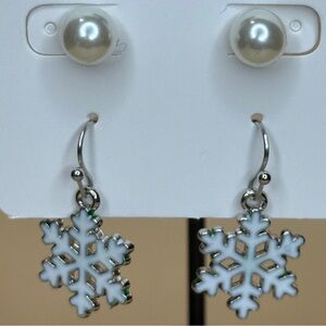 🚨3 for $15🚨 Silver Tone - Snowflake and Faux Pearl Earrings